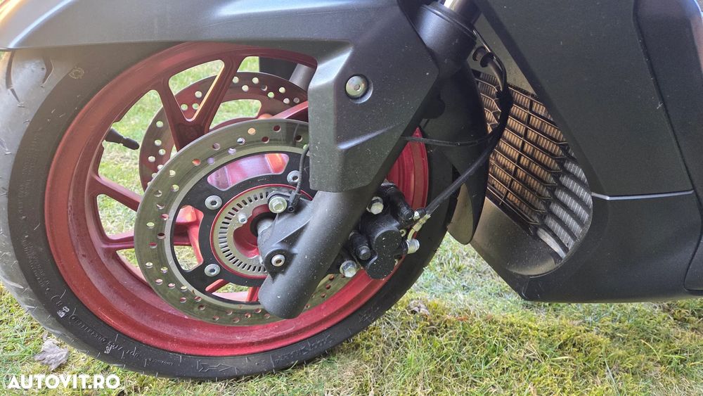 Suzuki AN 400 Burgman - 17