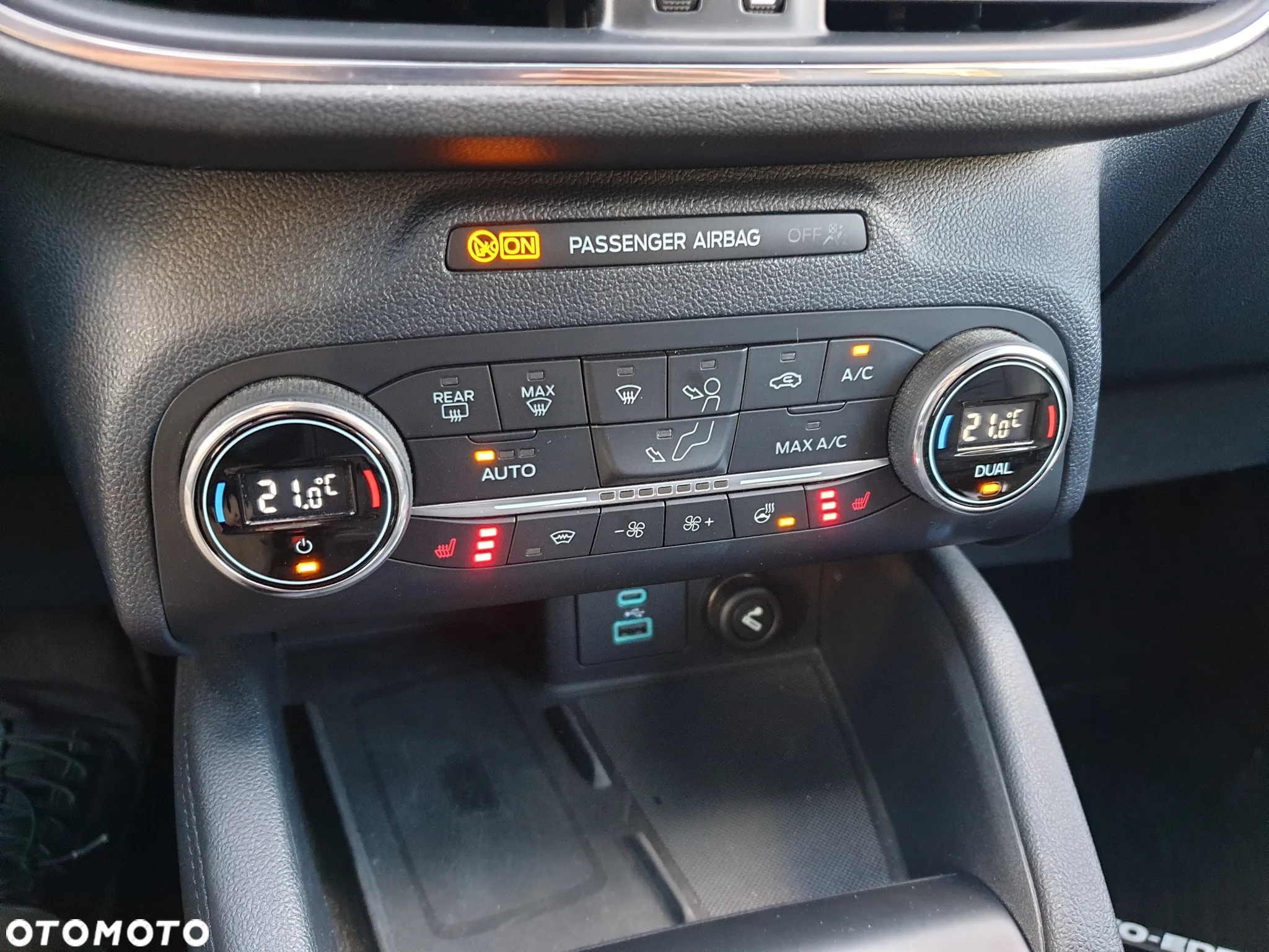 Ford Kuga 1.5 EcoBoost TITANIUM - 29