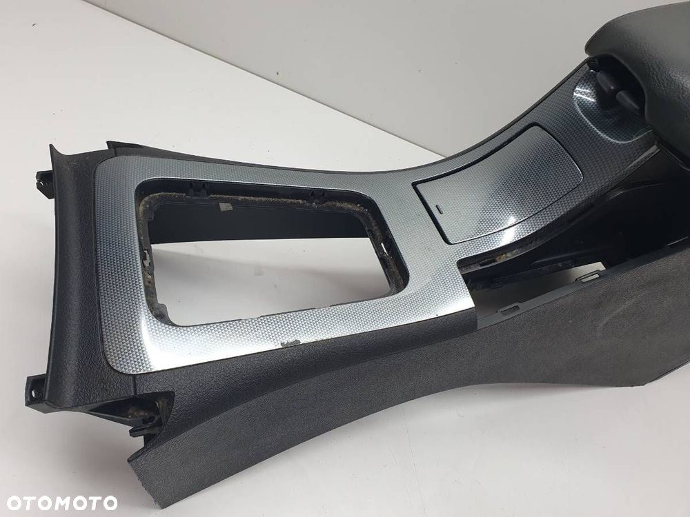 TUNEL ŚRODKOWY PODŁOKIETNIK PEUGEOT 407 SW 2006 EUROPA - 2