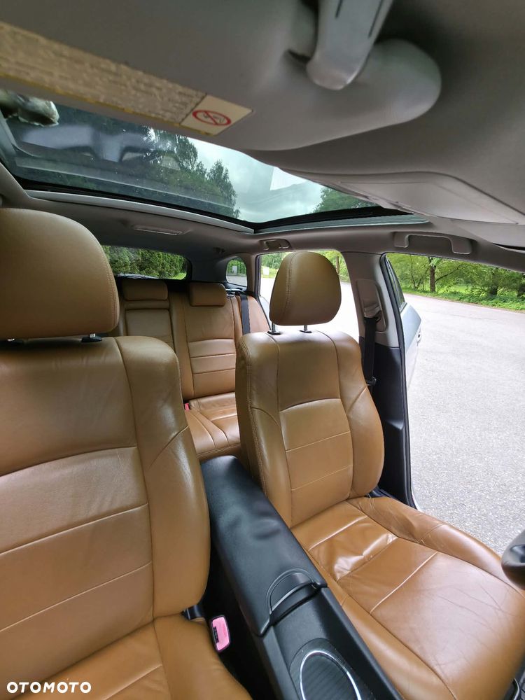 Toyota Avensis 1.8 Premium EU5 - 10