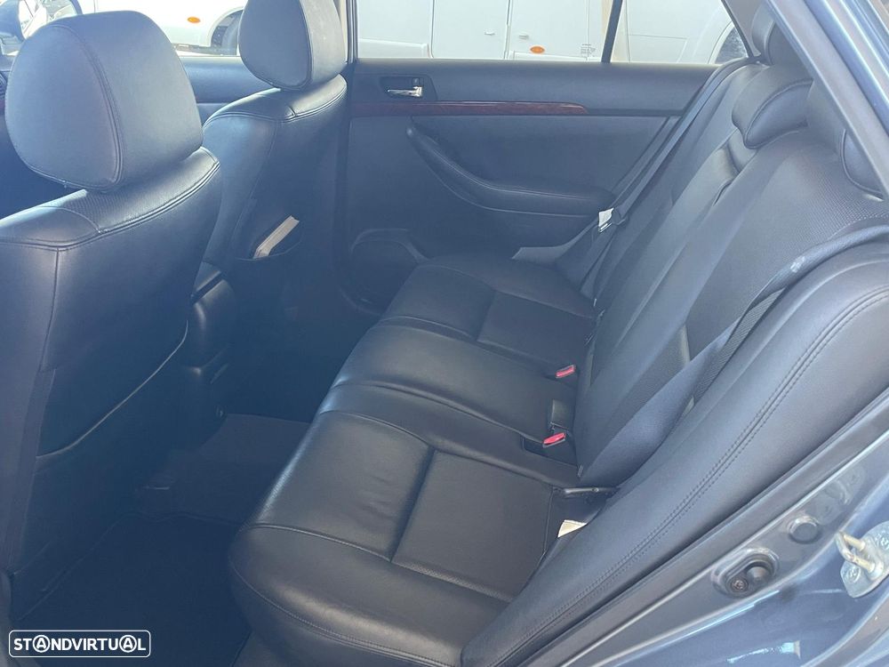 Toyota Avensis SW 2.0 D-4D Executive - 22