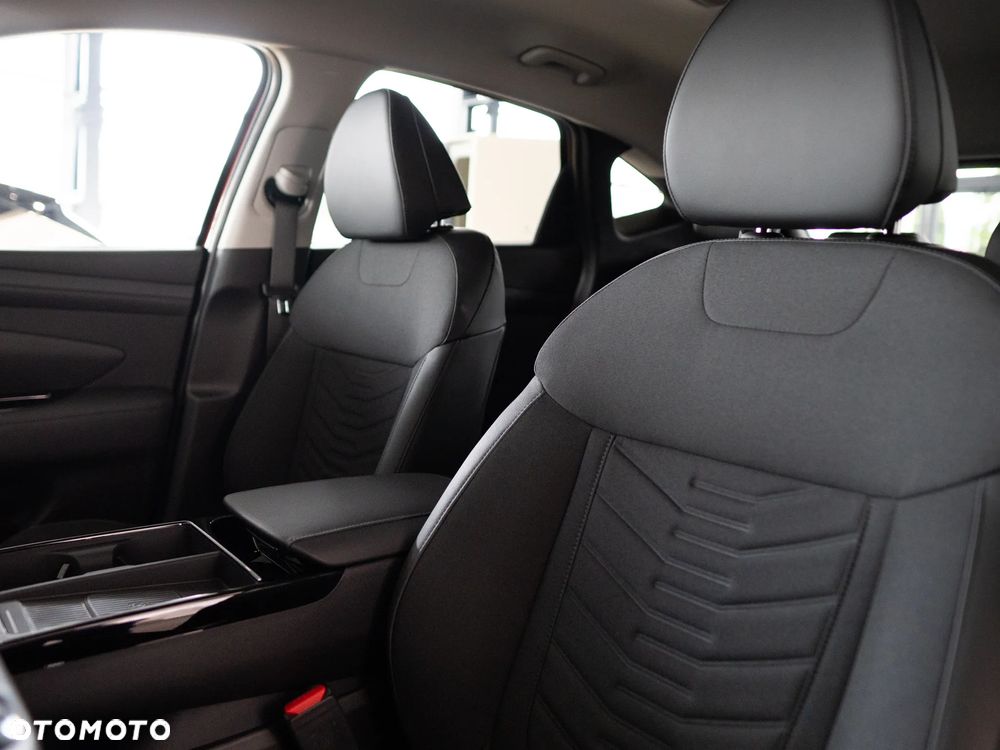 Hyundai Tucson 1.6 T-GDi HEV Executive 2WD - 23