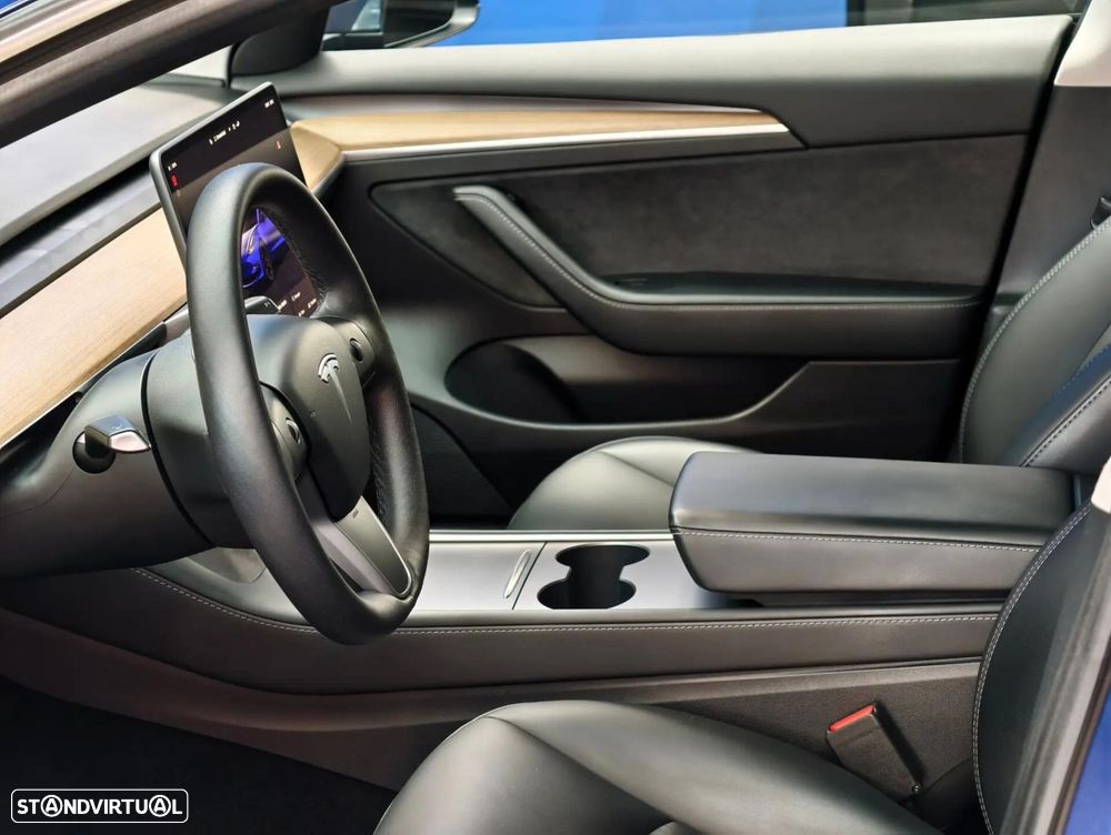 Tesla Model 3 - 32