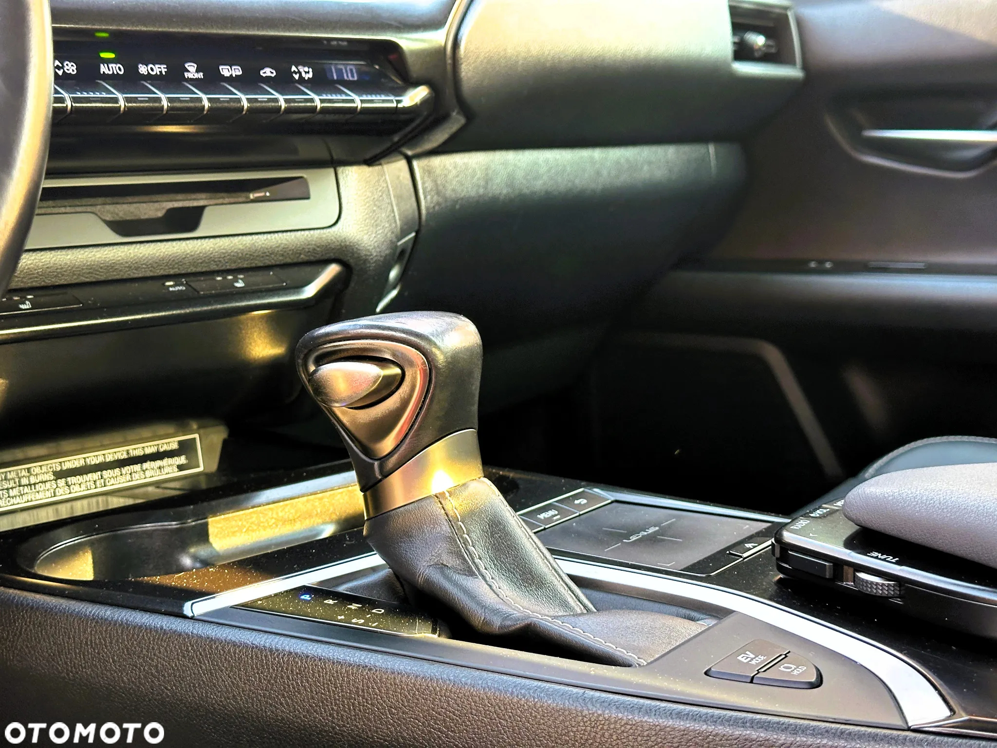 Lexus UX 250h GPF Business Edition 2WD - 19
