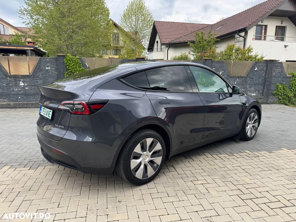 Tesla Model Y - 6