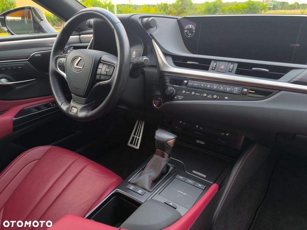 Lexus ES 300h F Sport Edition - 28