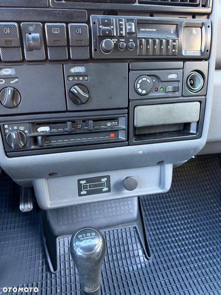 Volkswagen Transporter T4 SYNCRO - BLOKADA - 28