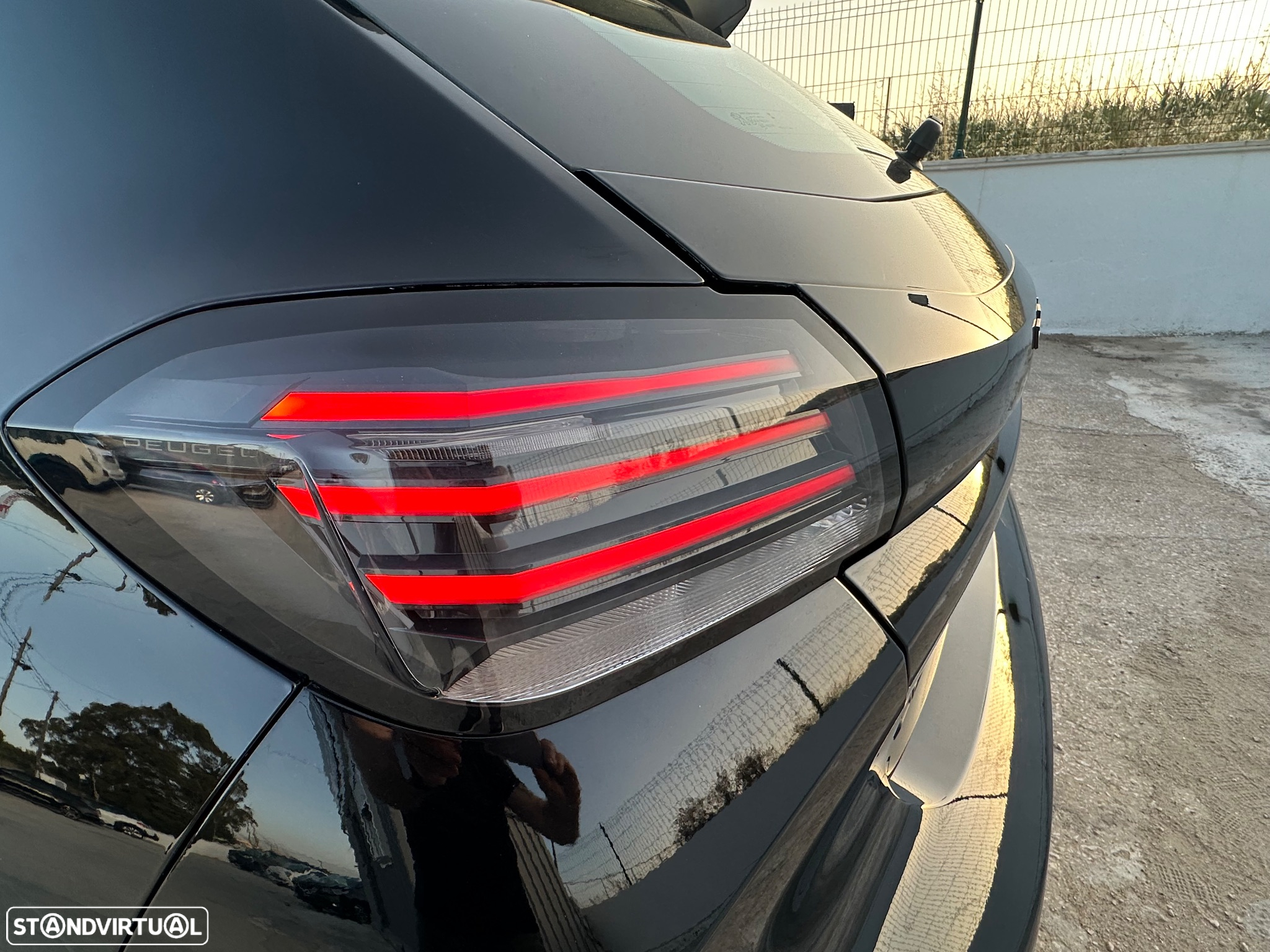 Peugeot 208 1.2 PureTech Active Pack - 33