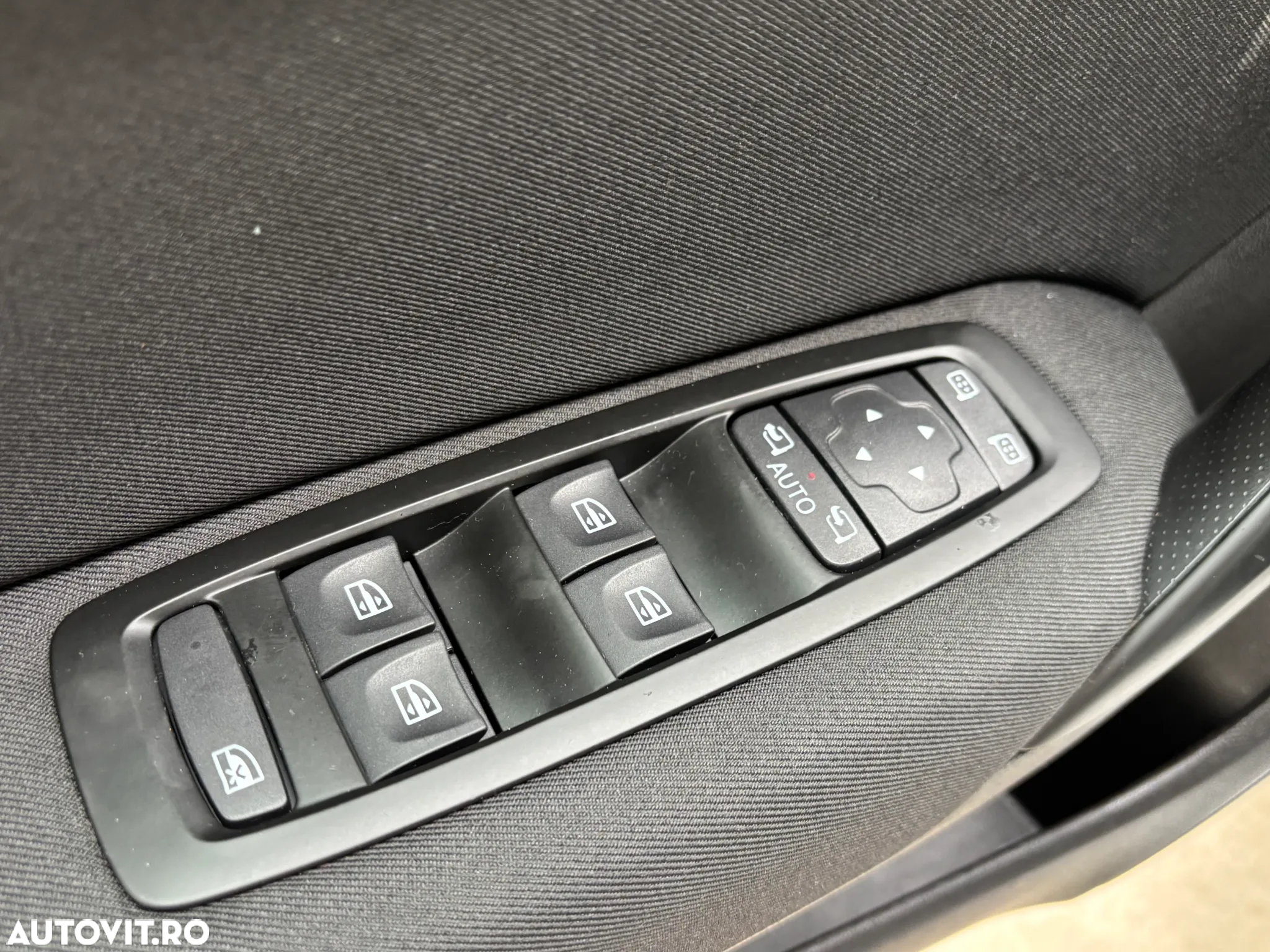 Renault Megane BLUE dCi 115 EDC BUSINESS EDITION - 32