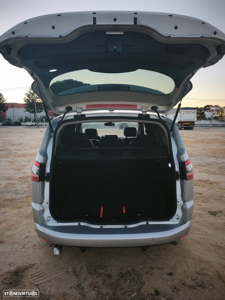 Ford S-Max - 11
