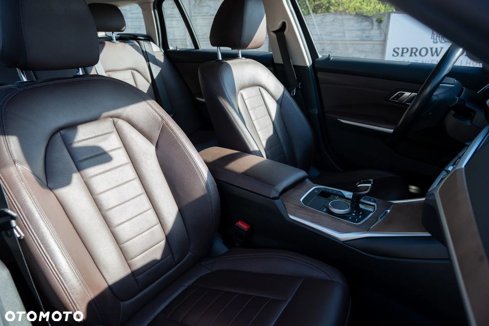 BMW Seria 3 330i Sport Line - 23
