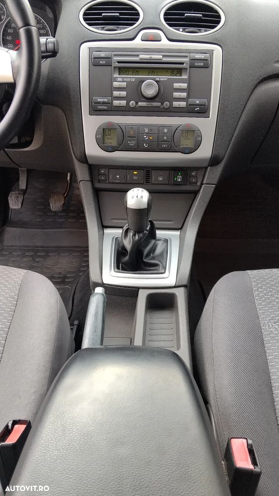 Ford Focus 1.6 16V Titanium - 11