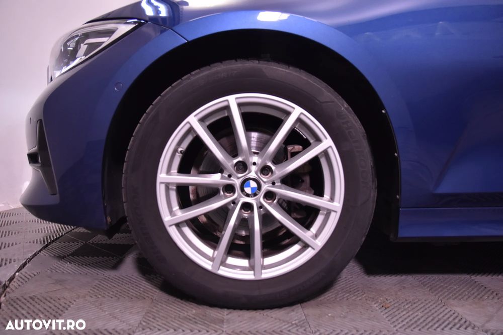 BMW Seria 3 318i Touring Aut. - 13