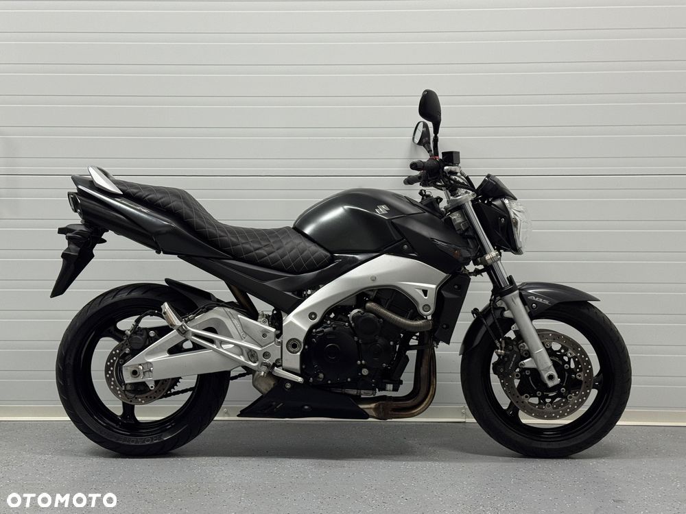 Suzuki GSR - 2