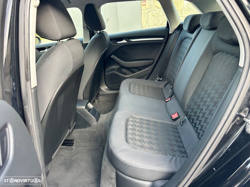 Audi A3 Sportback 1.6 TDI Attraction S tronic - 29