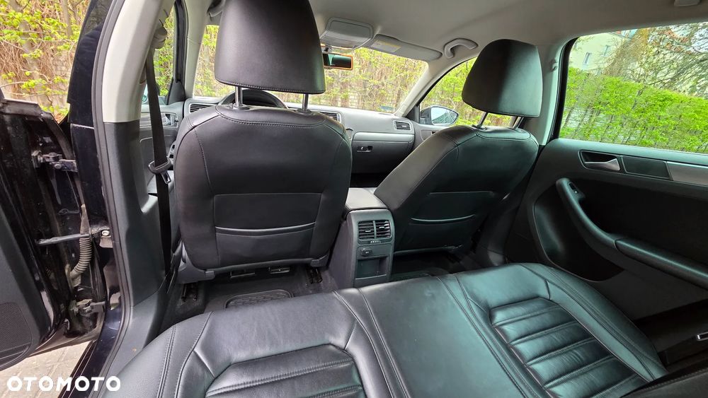 Volkswagen Jetta - 33