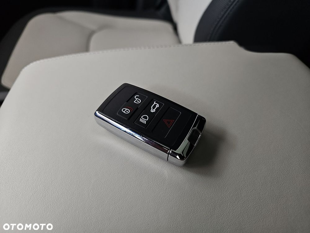 Land Rover Defender - 24