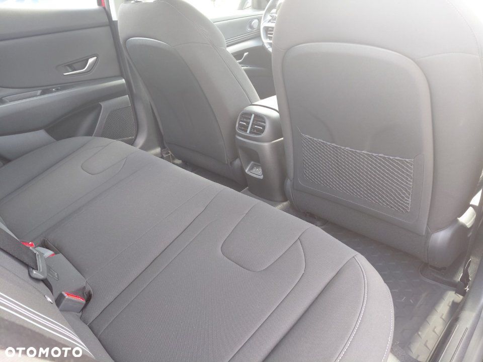 Hyundai Elantra - 33