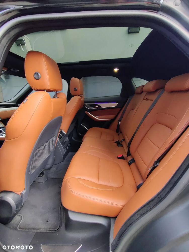 Jaguar F-Pace 2.0 P250 mHEV AWD R-Dynamic S - 34