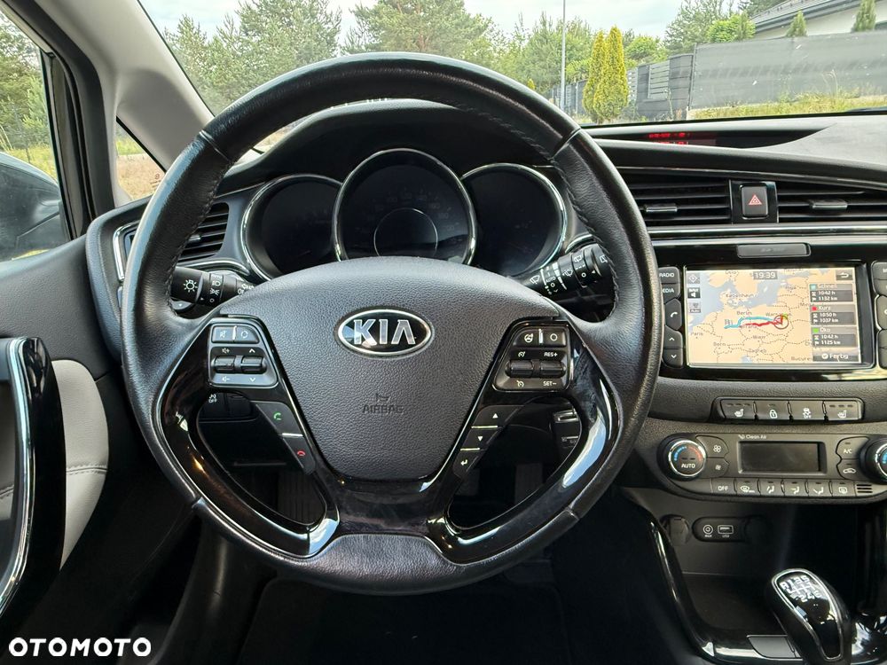Kia Ceed 1.6 CRDi 136 ISG UEFA EURO 2016 - 25