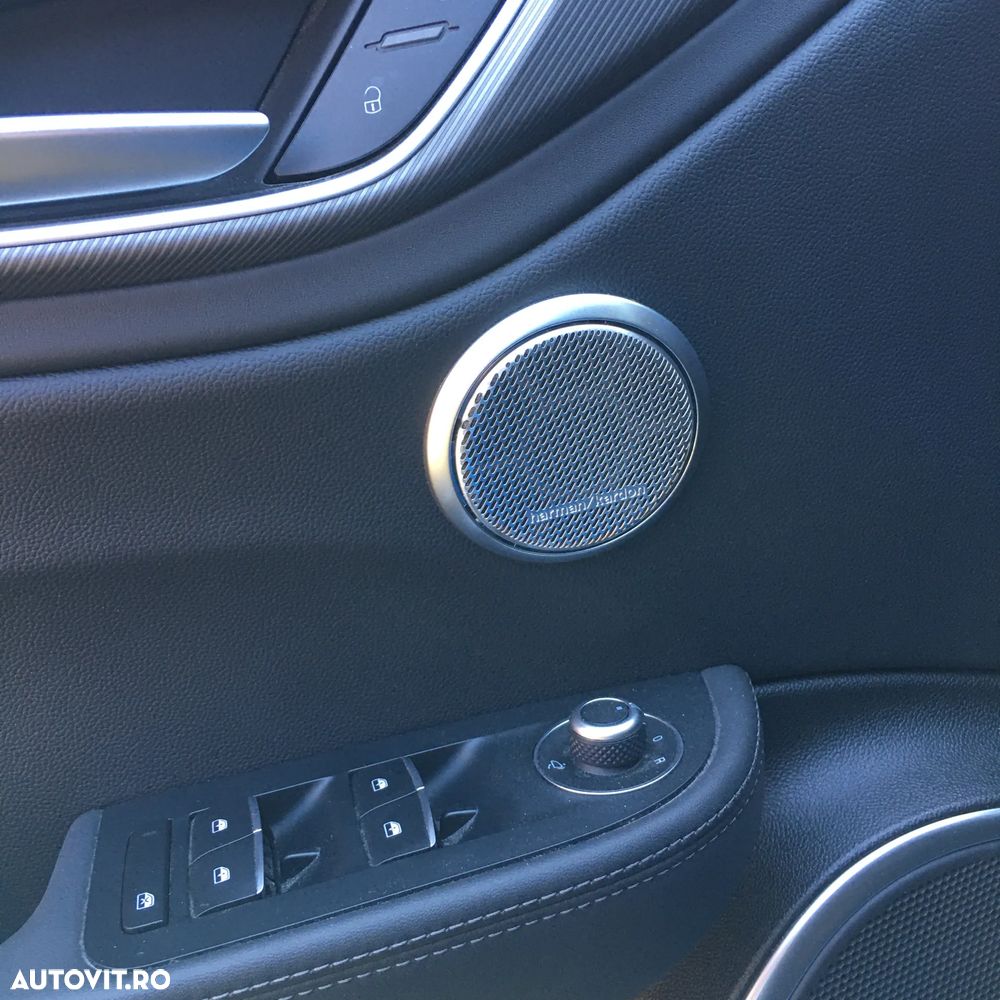 Alfa Romeo Giulia 2.0 Turbo 16V AT8 Veloce - 16