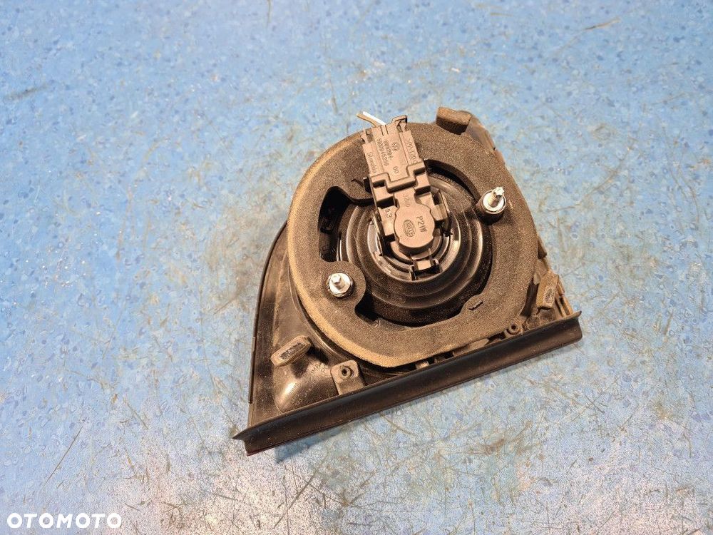 VOLKSWAGEN GOLF V PLUS  LAMPA TYŁ PRAWA ZEWNĘTRZNA  Z KLAPY - 7