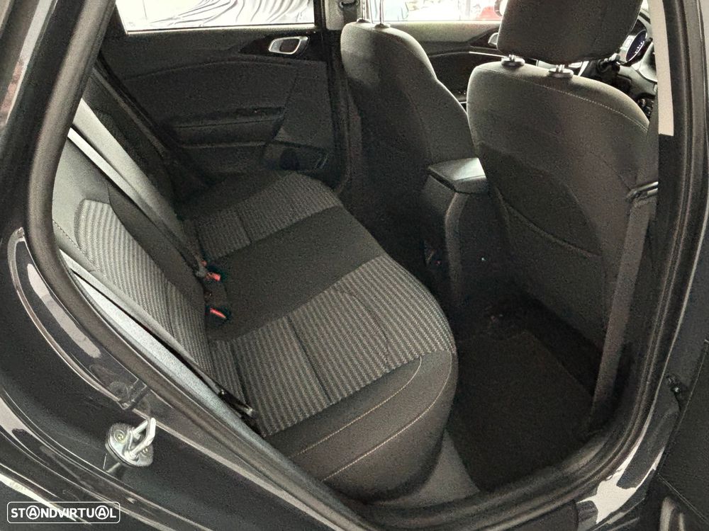 Kia Ceed SW 1.6 CRDi MHEV Dynamic - 11