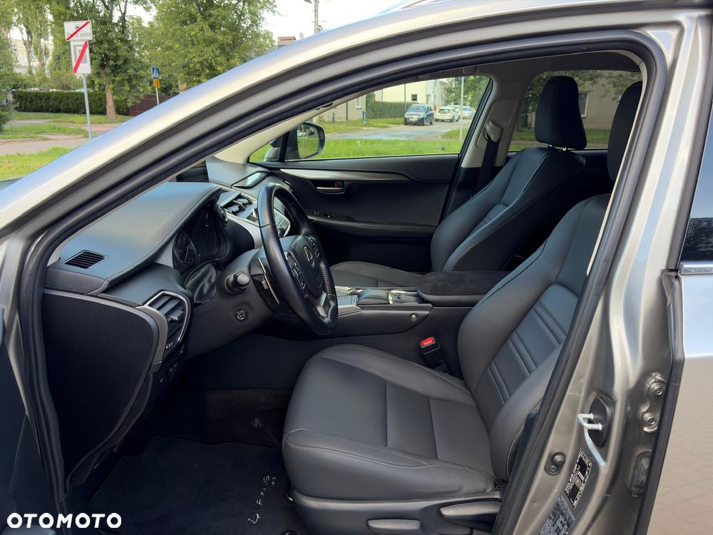 Lexus NX 300h Style Edition - 15