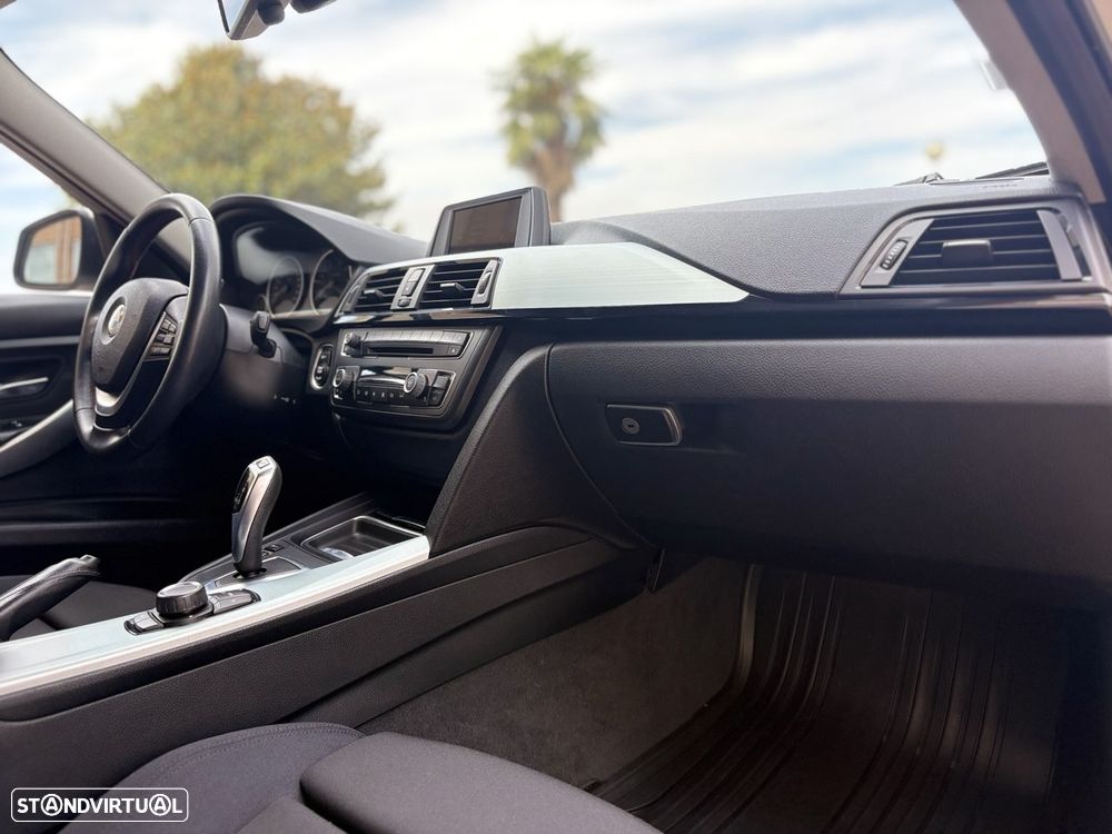 BMW 318 d Auto Line Sport - 19