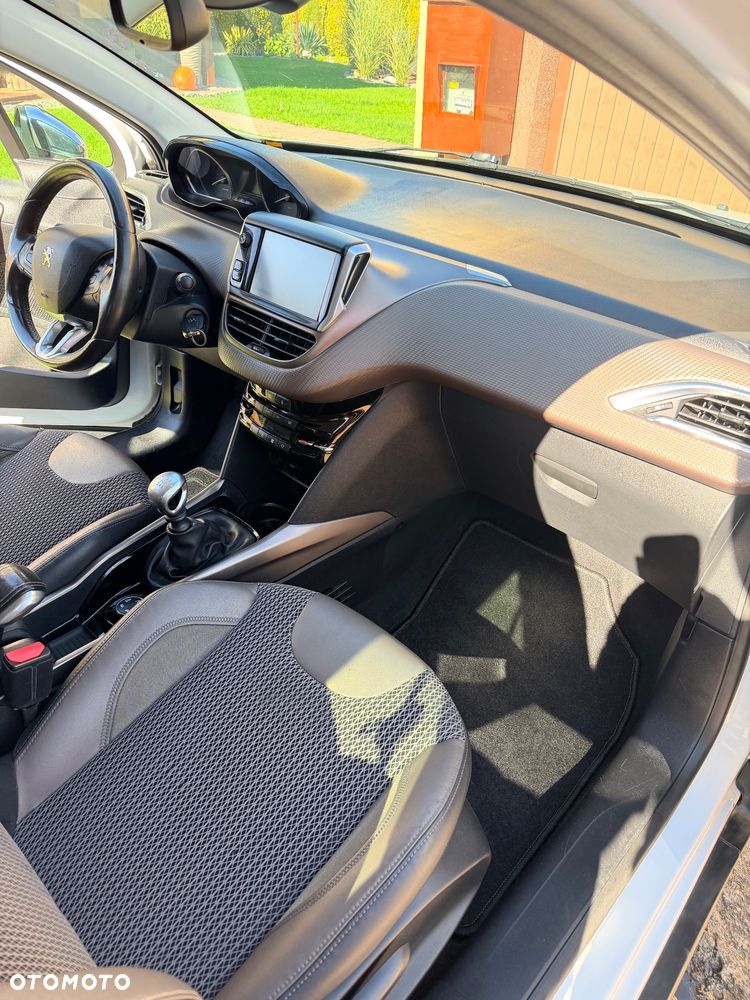 Peugeot 2008 e-HDi FAP 115 STOP & START Allure - 18