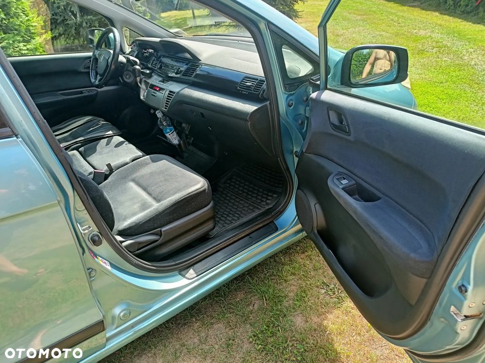 Honda FR-V - 9