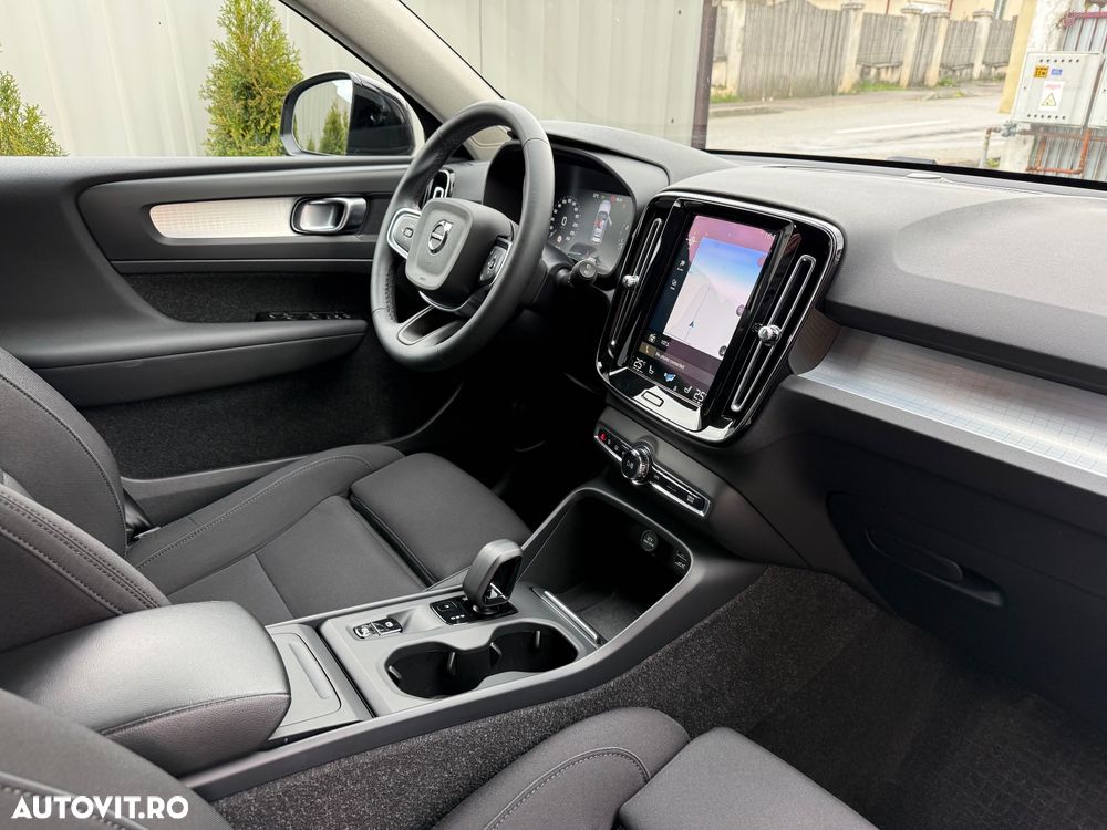 Volvo XC 40 B4 AT8 Mild Hybrid Momentum Pro - 20