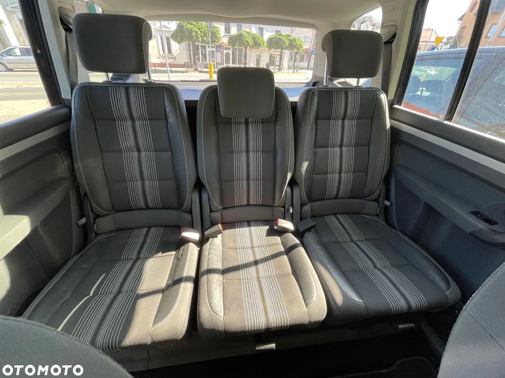 Volkswagen Touran - 10