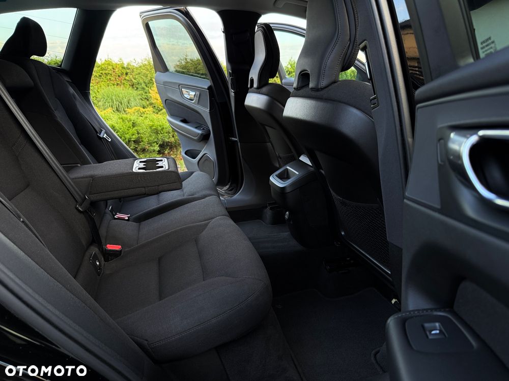 Volvo XC 60 B4 D AWD Momentum Pro - 16