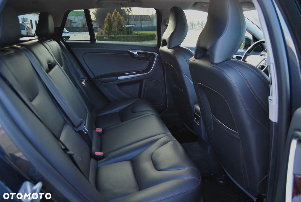 Volvo V60 Cross Country T5 AWD Summum - 8