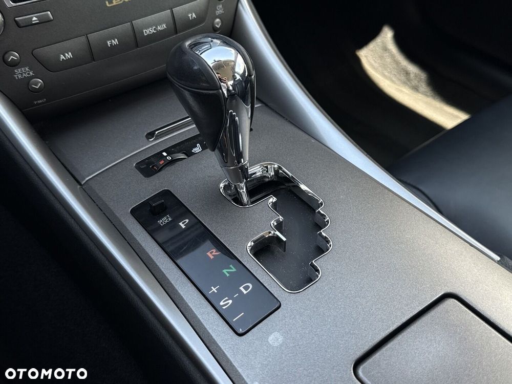 Lexus IS - 15