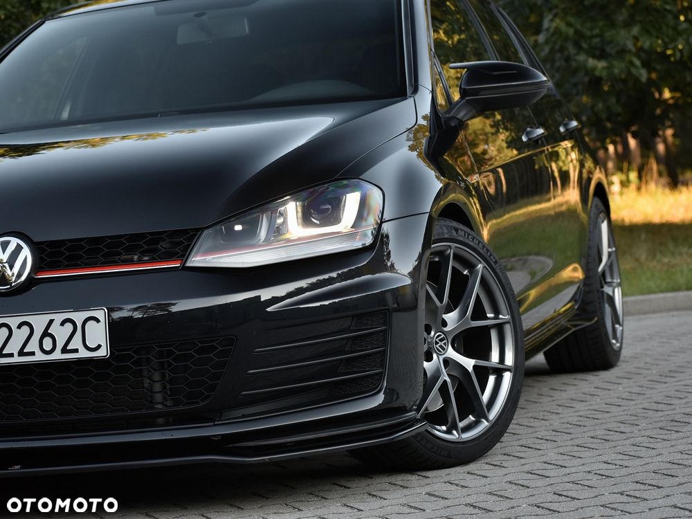 Volkswagen Golf GTI (BlueMotion Technology) DSG Performance - 2