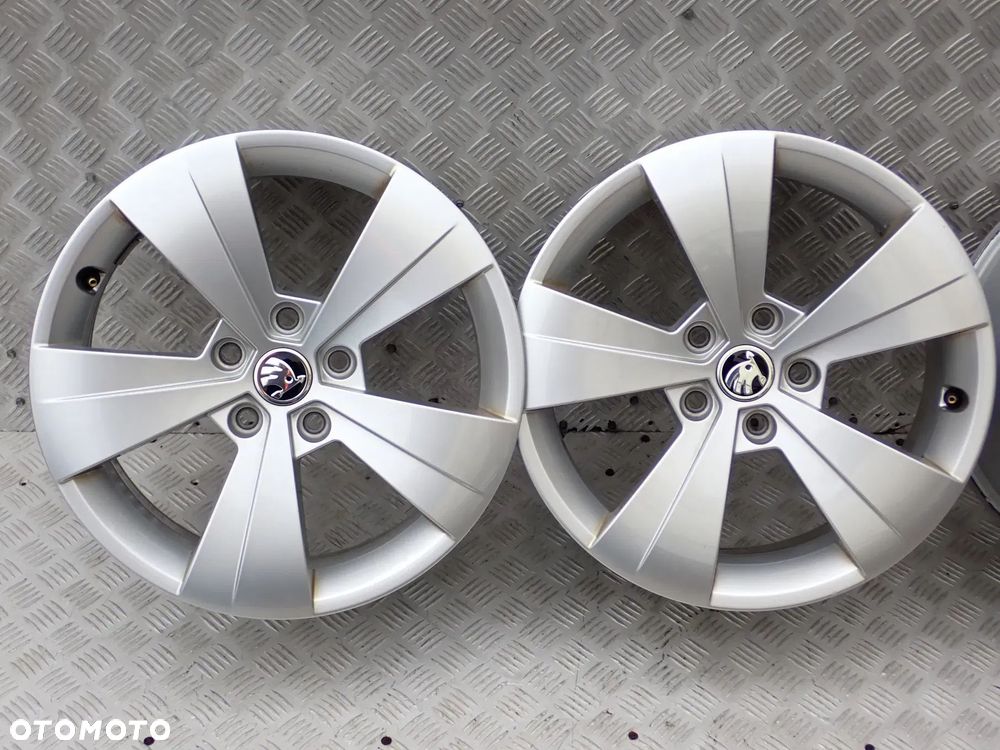 FELGI ALUMINIOWE SKODA 6,5JX17 ET 41 5X112 3V0601025A / AS - 3
