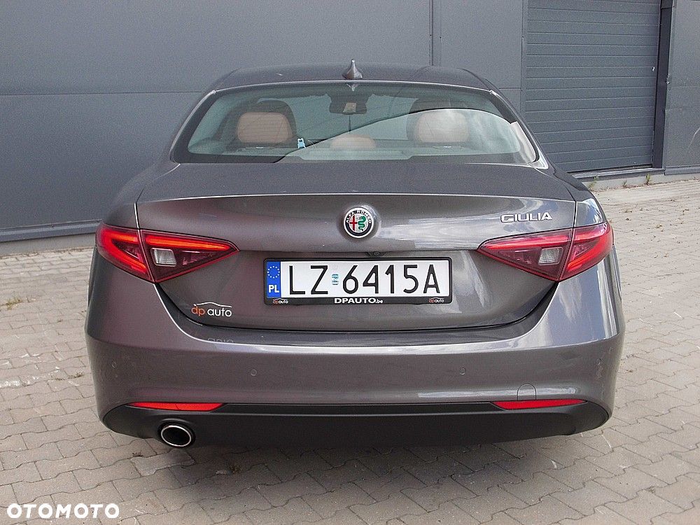 Alfa Romeo Giulia 2.2 AT8 Business - 21