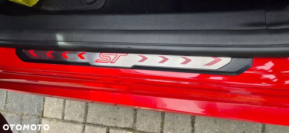 Ford Focus 2.0 EcoBoost ST mit Leder-Exclusiv-Paket - 34