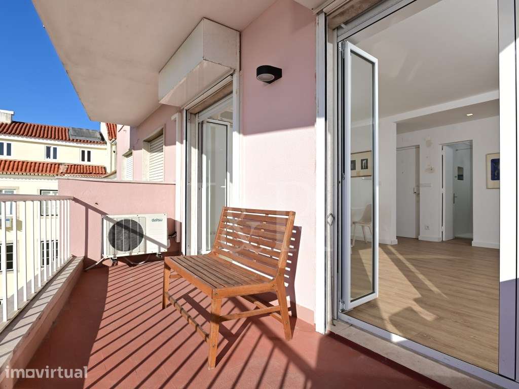 Home office com varanda e vista rio no Chiado, Lisboa - Grande imagem: 3/16