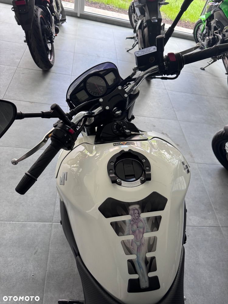 Suzuki GSR - 10