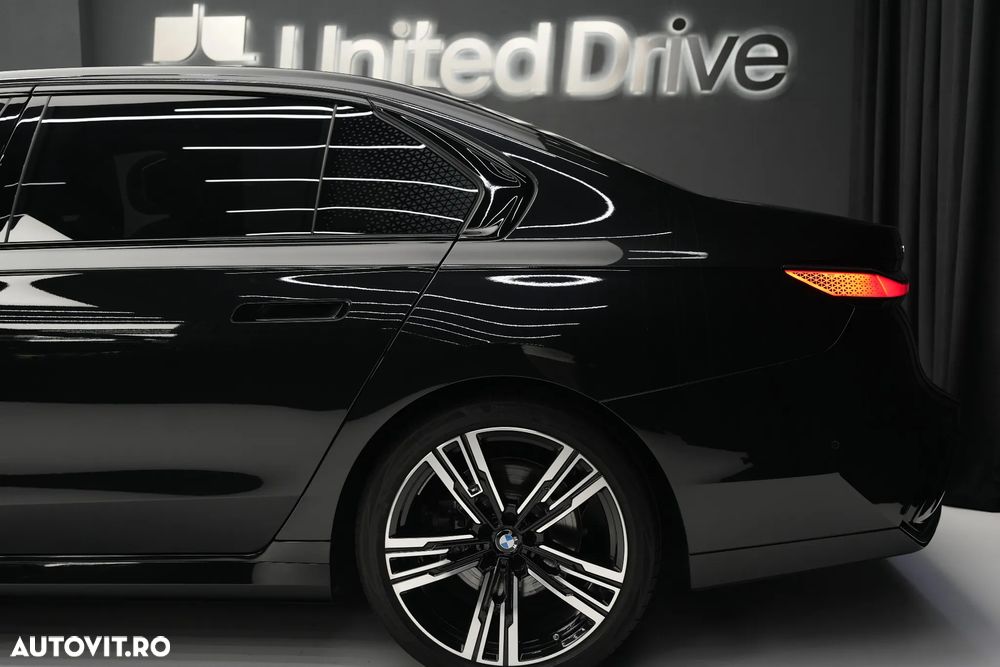 BMW Seria 7 740d xDrive MHEV - 10
