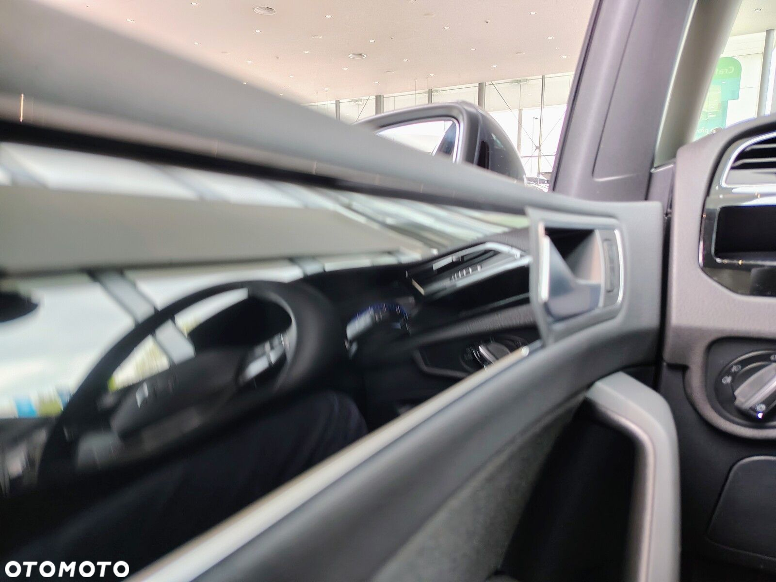 Volkswagen Touran - 28