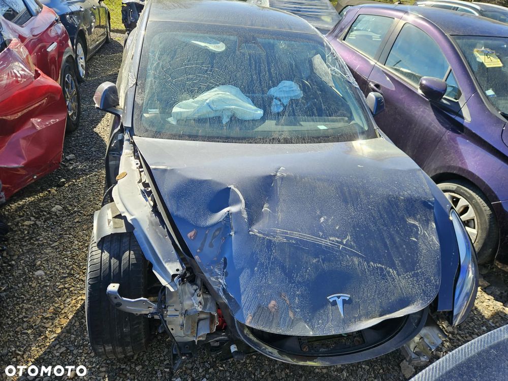 Tesla Model 3 - 8