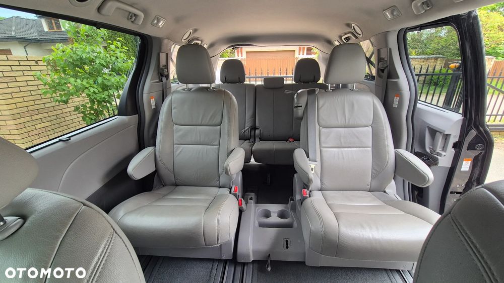 Toyota Sienna 3.5 V6 - 17
