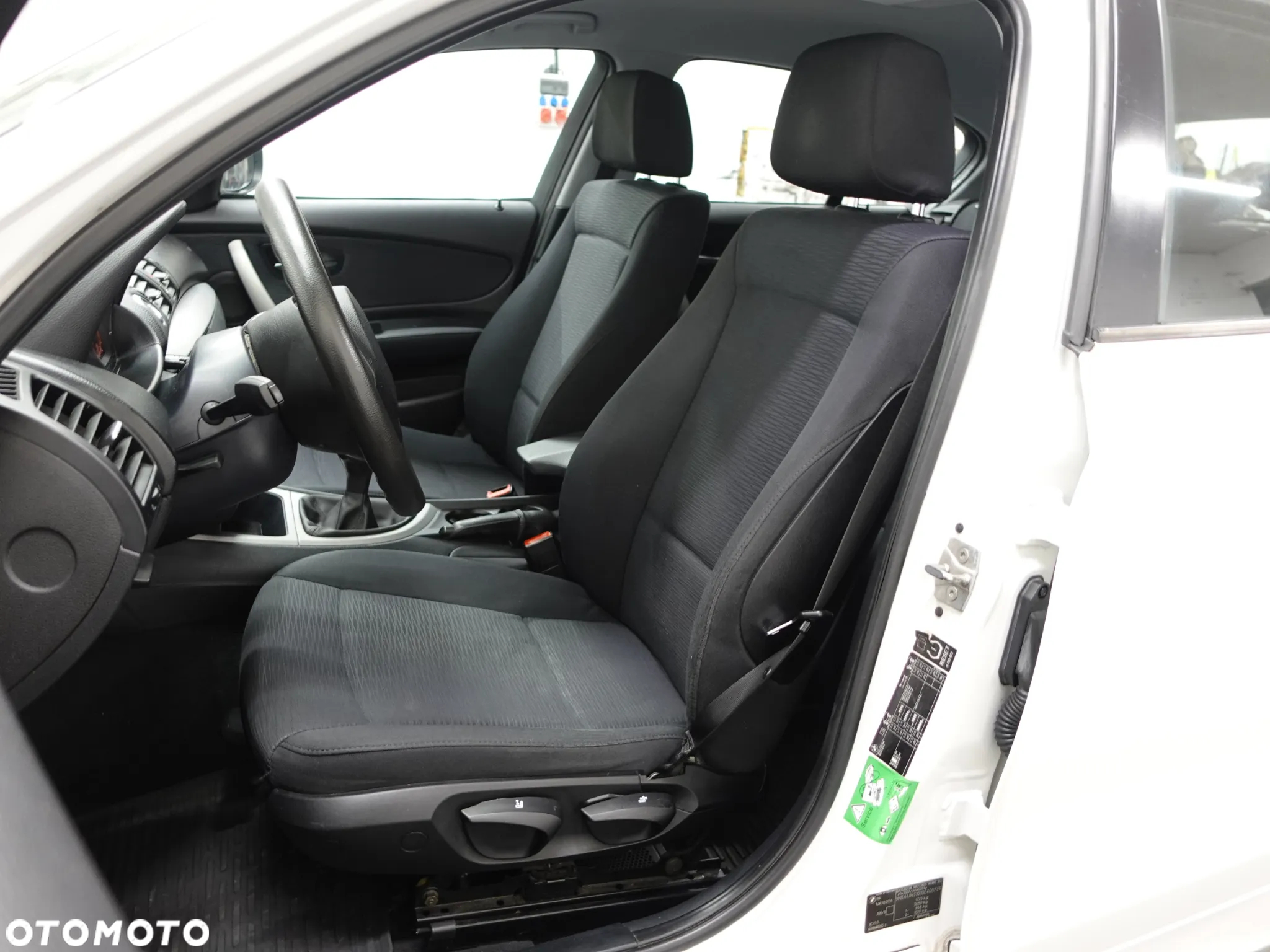 BMW Seria 1 116i - 23