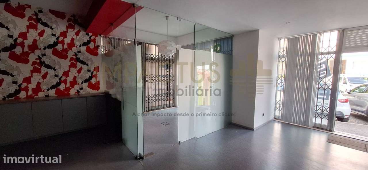 Loja no Castêlo da Maia com lugar de garagem - Grande imagem: 5/11