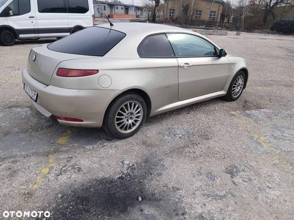 Alfa Romeo GT - 3