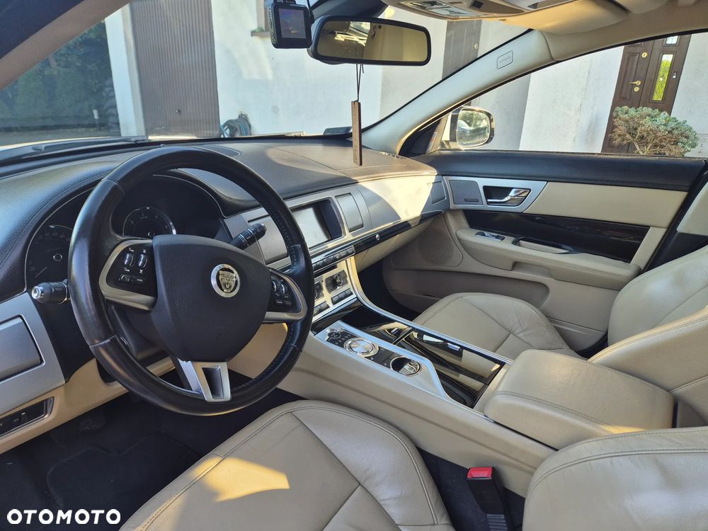 Jaguar XF 3.0 V6 Diesel S Sportbrake - 9